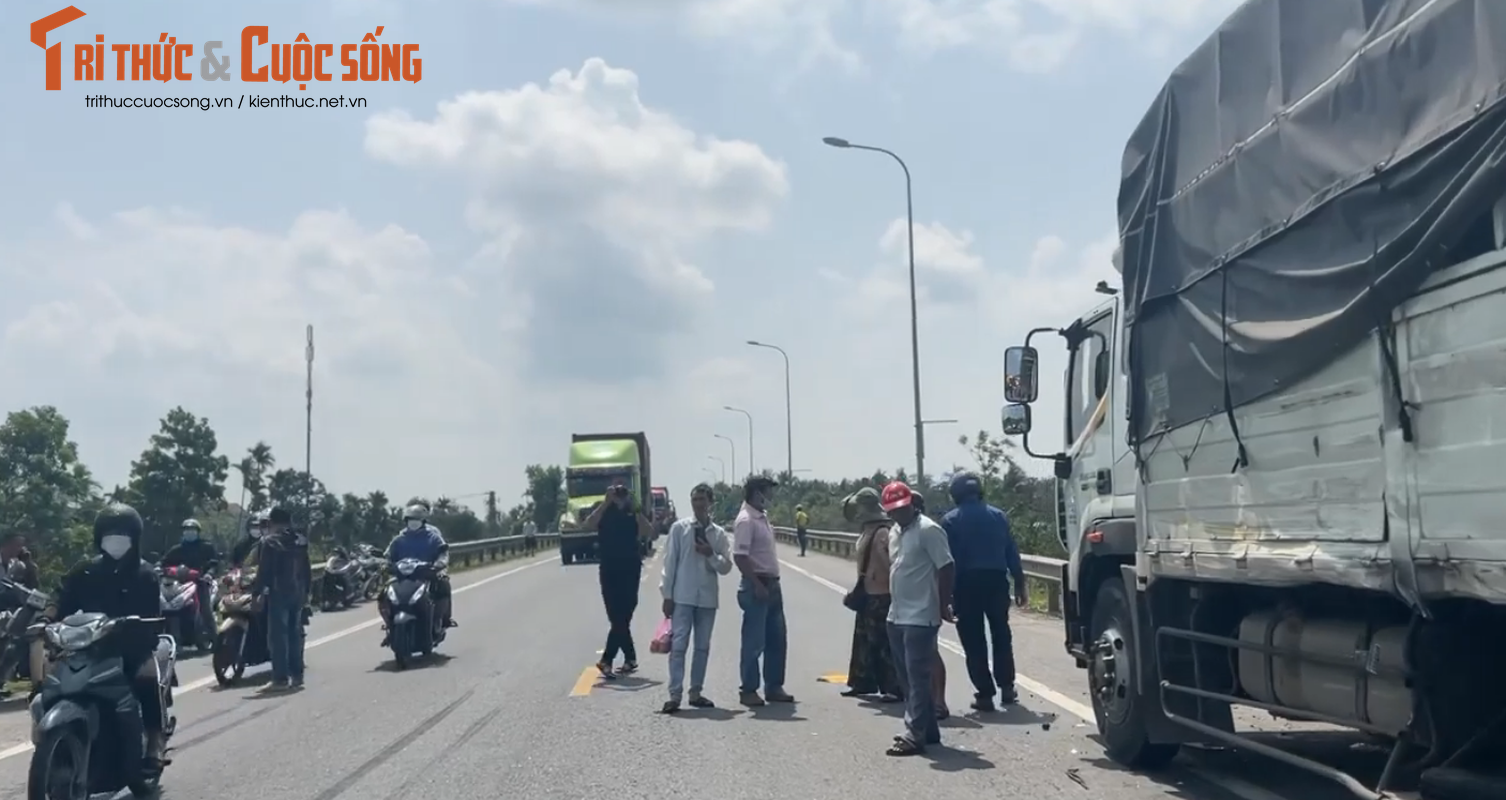 Quang Nam: Hien truong vu xe tai va cham lien hoan tren quoc lo 1A-Hinh-3