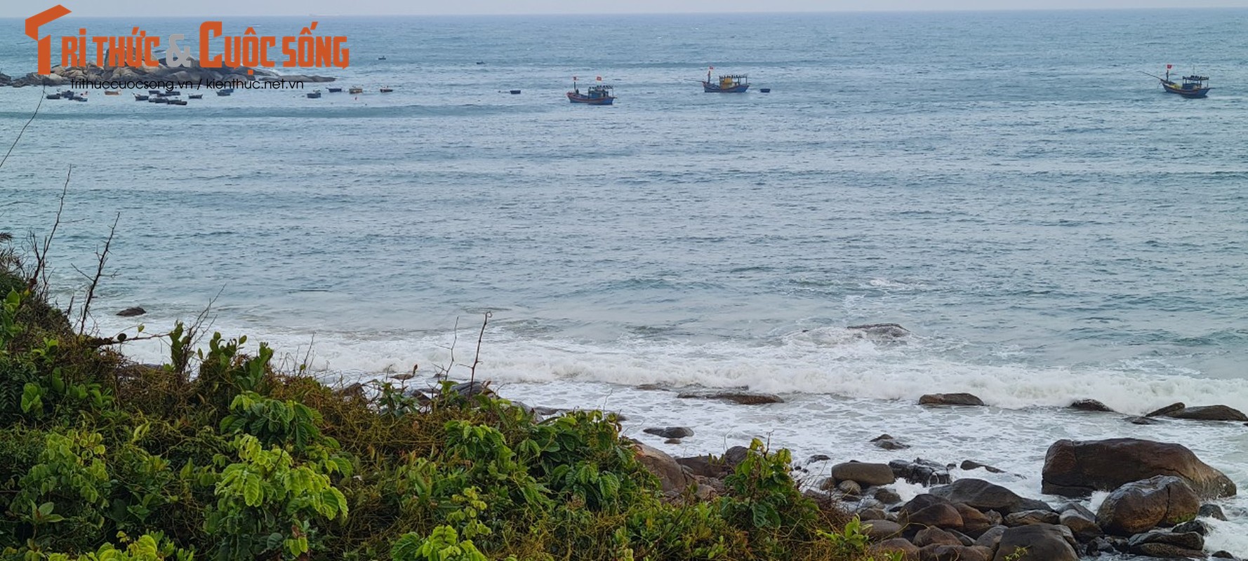 Den Binh Dinh, ngam ve dep hoang so cua bai bien Trung Luong