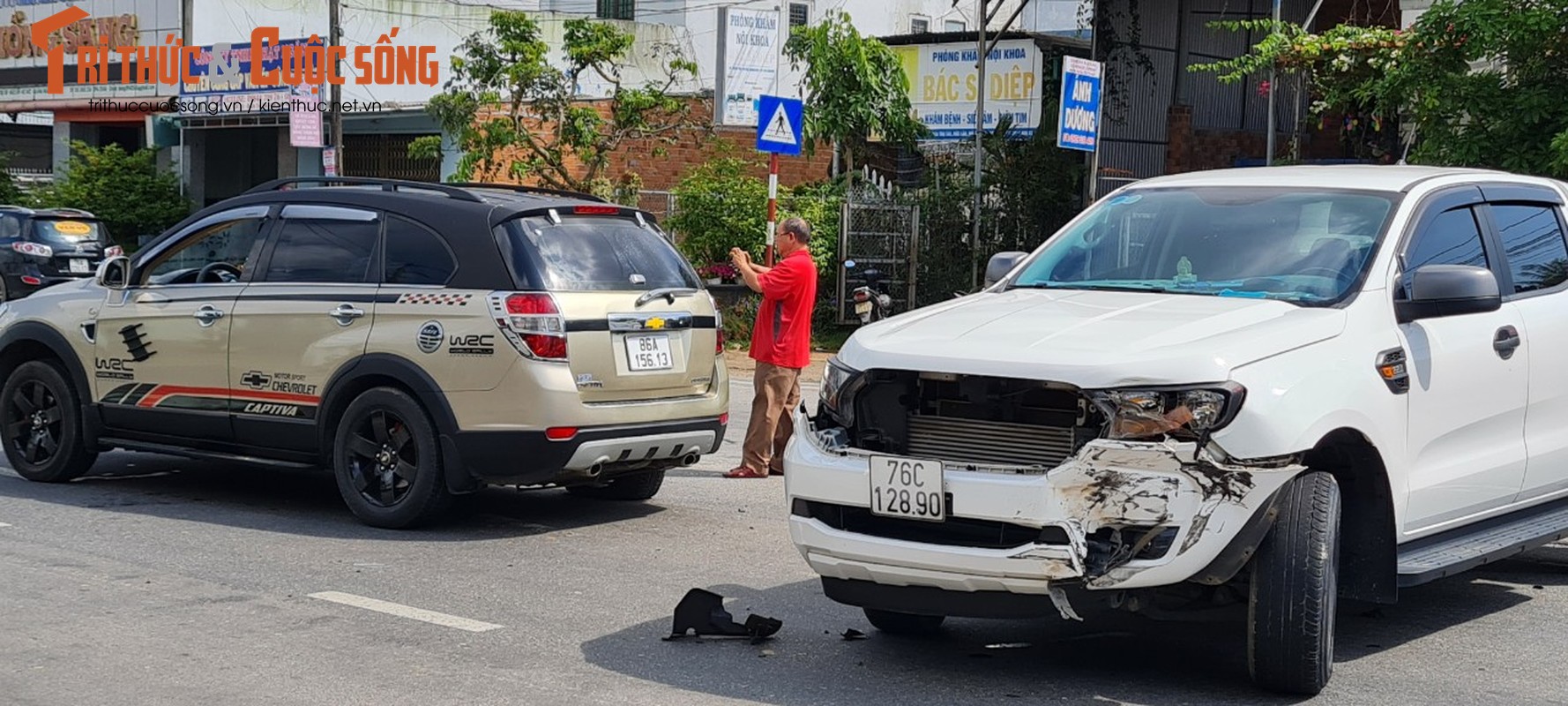 Quang Ngai: Xe no lop, xoay ngang duong, giao thong tren QL1A gap kho