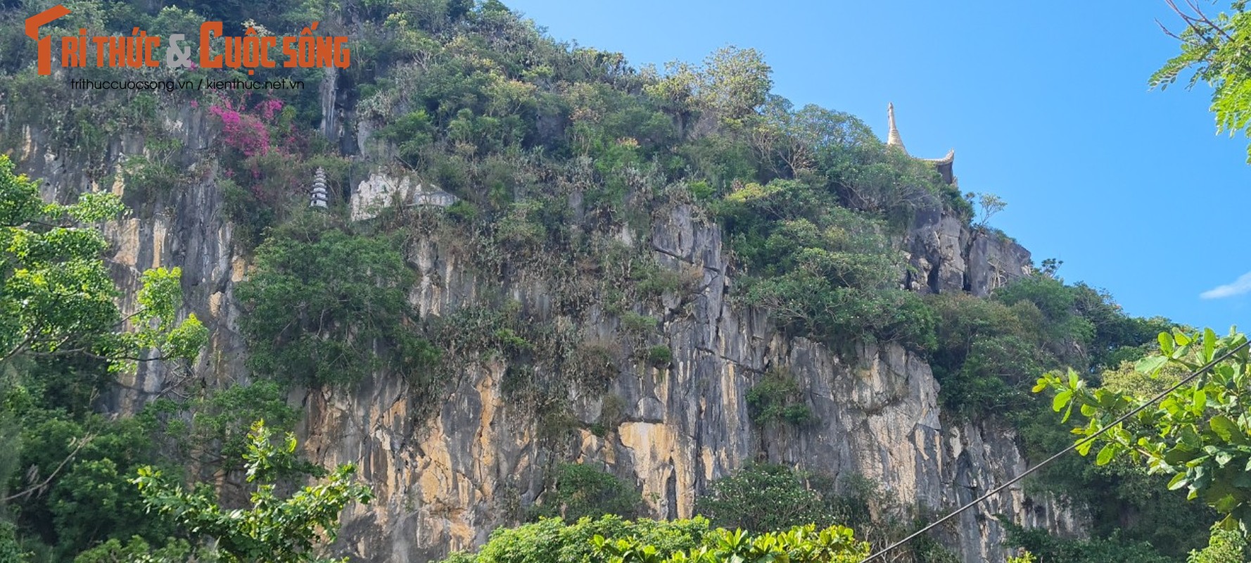 Da Nang: Ngo ngang canh nhech nhac quanh khu danh thang Ngu Hanh Son