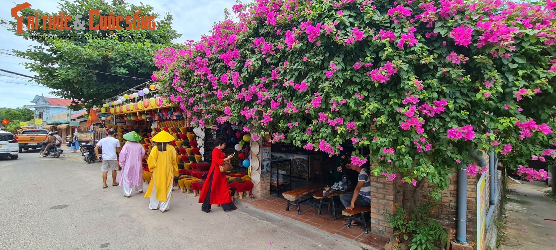 “Song ao” trieu view giua lang huong hang tram nam tuoi o Hue-Hinh-2