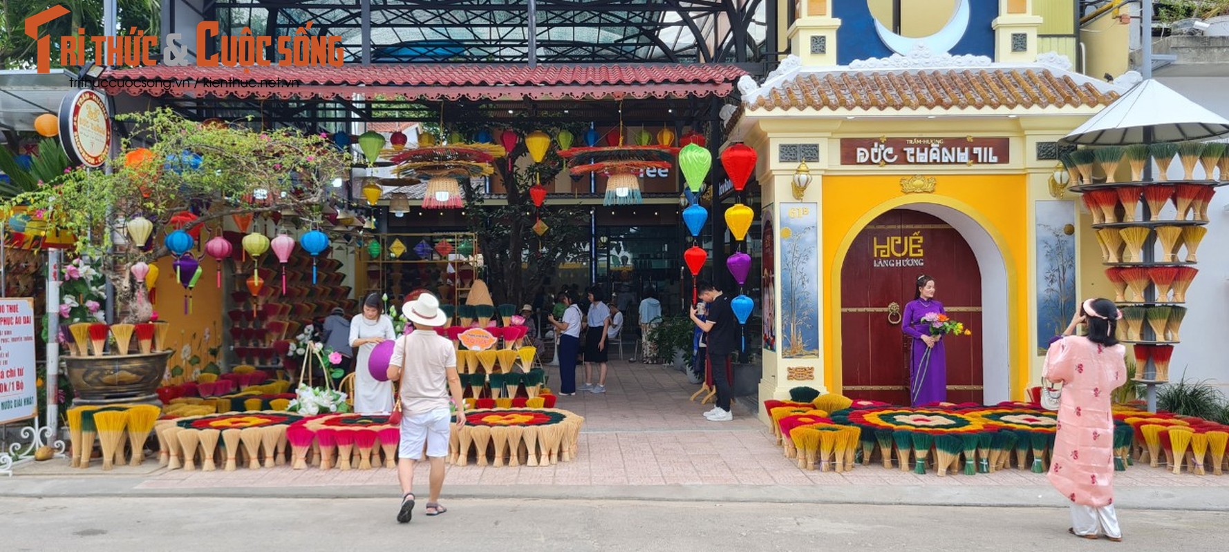 “Song ao” trieu view giua lang huong hang tram nam tuoi o Hue-Hinh-5