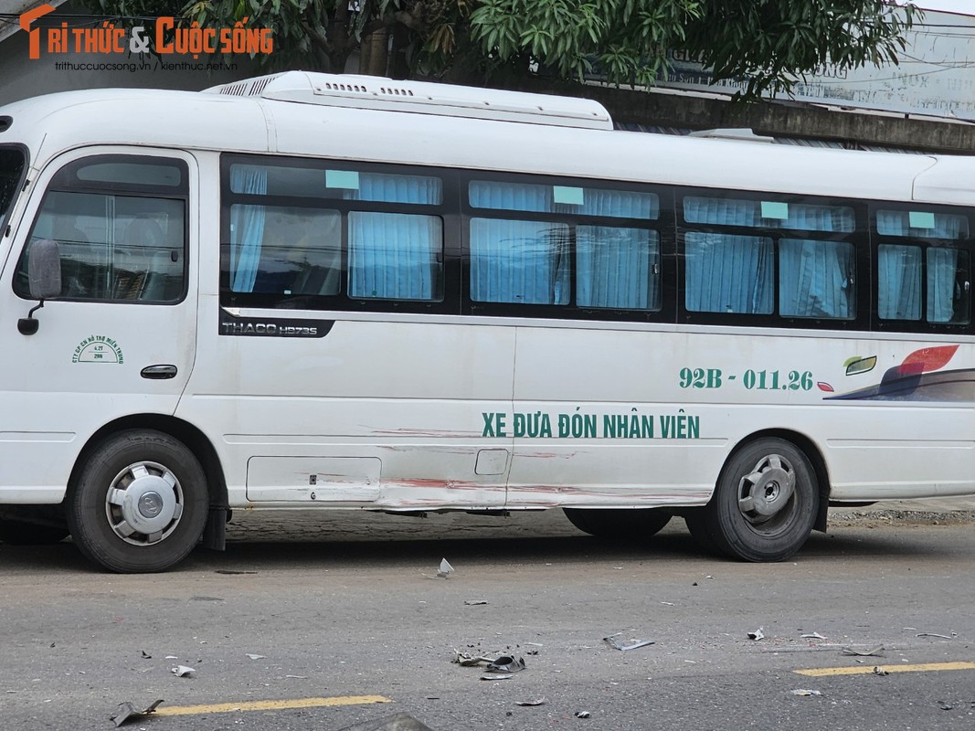 Da Nang: Xe con vo nat, bung tui khi sau va cham lien hoan-Hinh-8