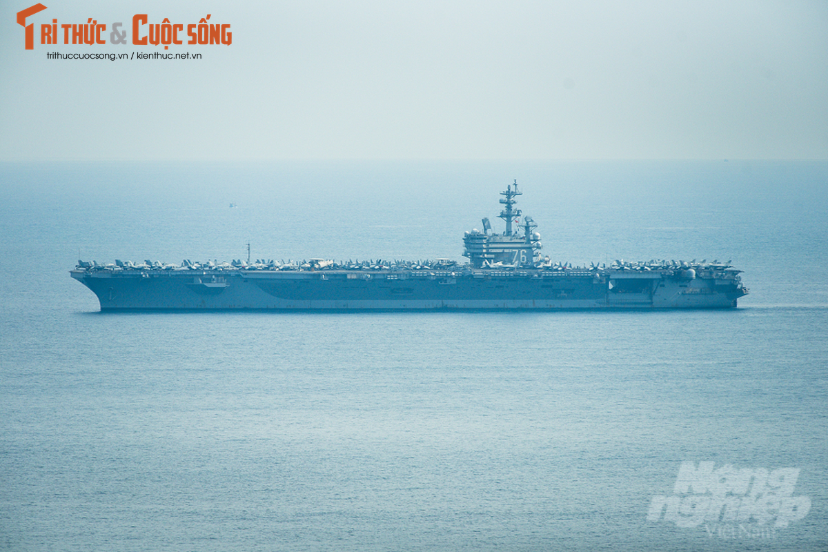 Bien doi tau san bay USS Ronald Reagan cua My den Da Nang-Hinh-2