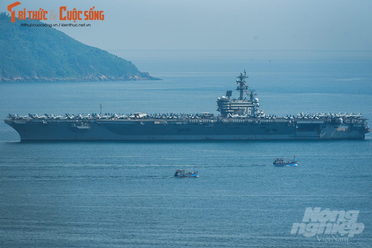 Bien doi tau san bay USS Ronald Reagan cua My den Da Nang-Hinh-5