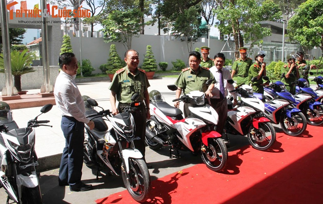 “Soi” 100 xe moto dac chung cua Canh sat SBC TP HCM