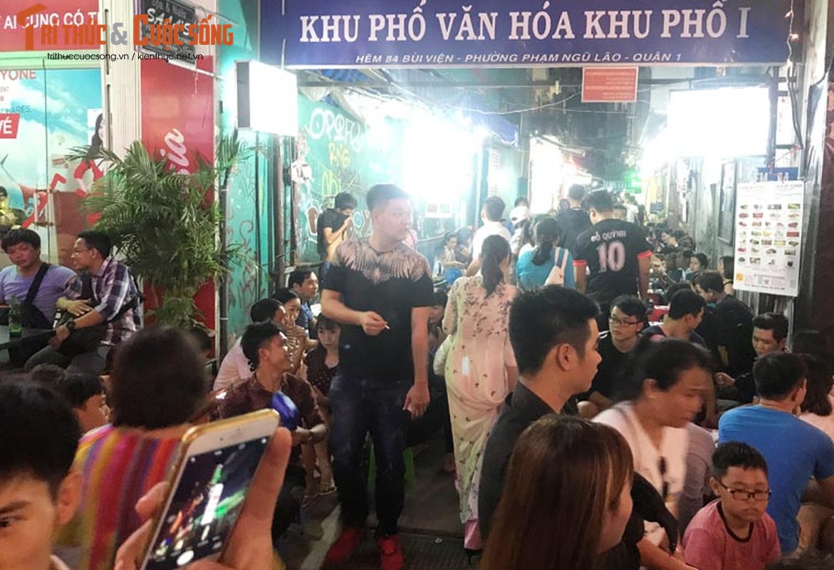 Anh: Hoanh trang le khai truong pho di bo Bui Vien-Hinh-9