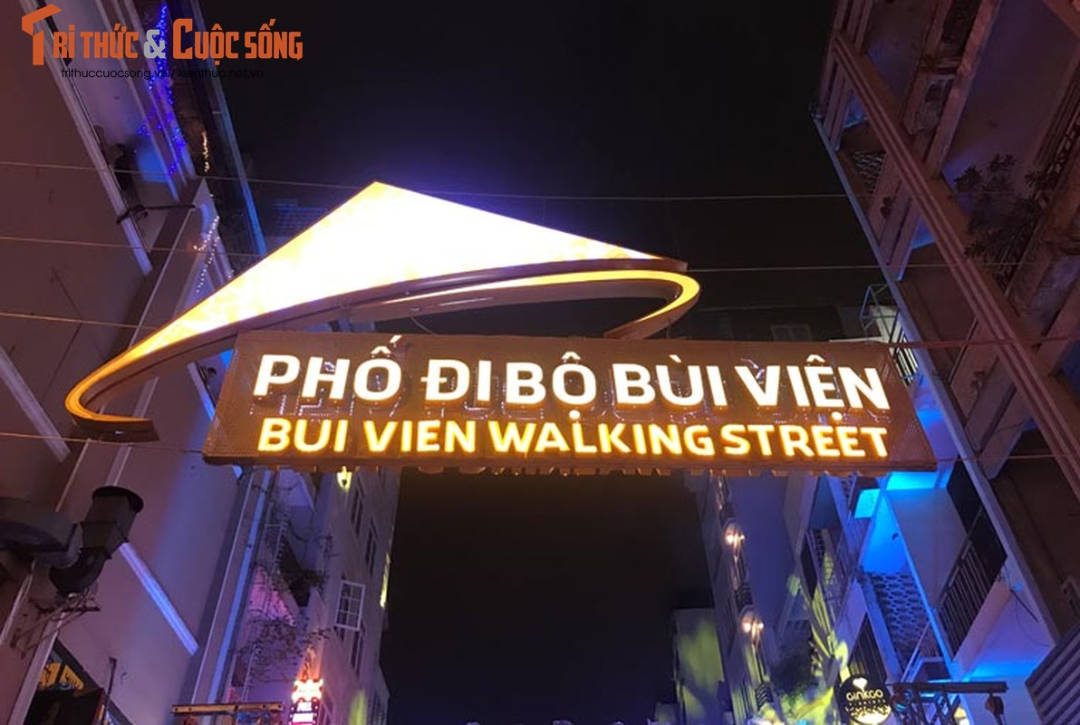 Anh: Hoanh trang le khai truong pho di bo Bui Vien