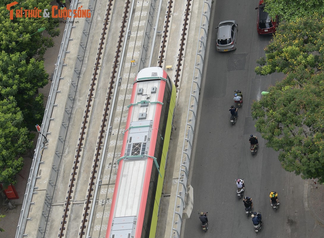 Tau duong sat Nhon - Ga Ha Noi tren cao chay thu nghiem lien dong 8,5km-Hinh-7