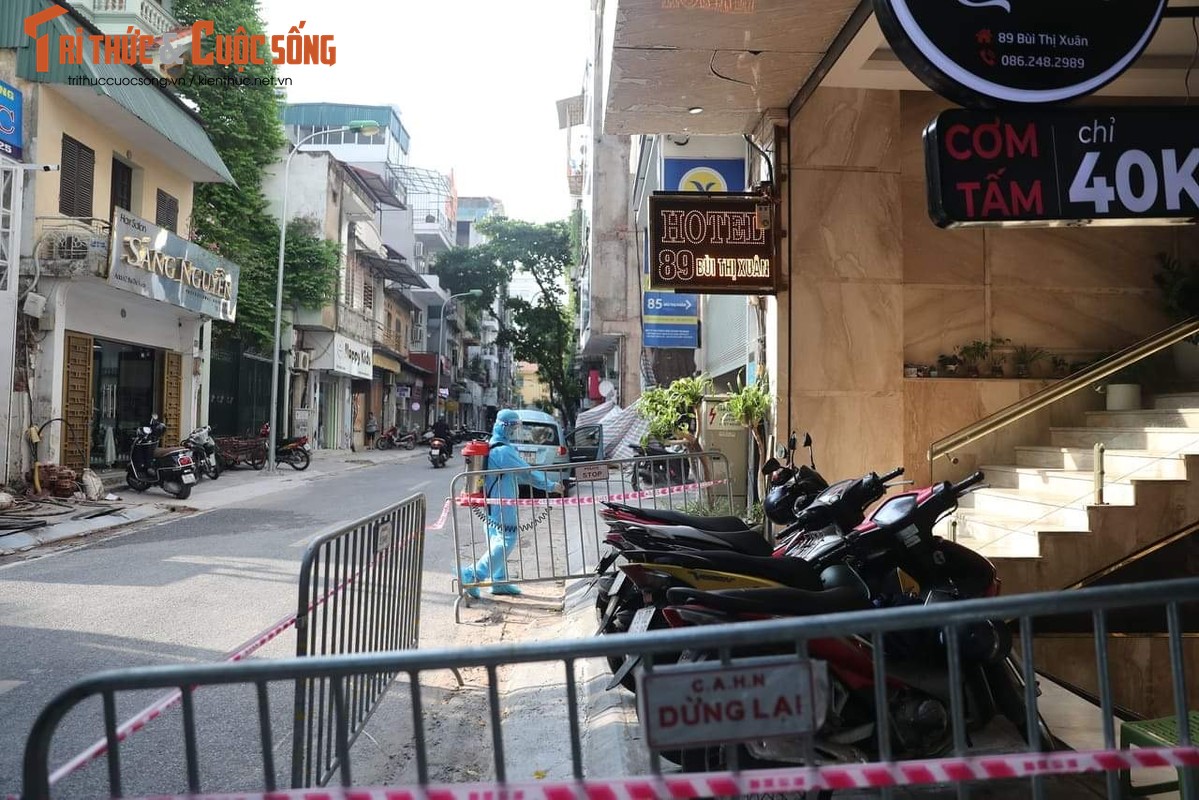 Ha Noi: Hang loat hang quan bi dong cua do 5 ca F0 den