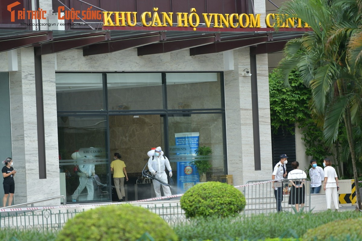 Ha Noi: Phong toa TTTM Vincom Ba Trieu do lien quan ca F0-Hinh-6