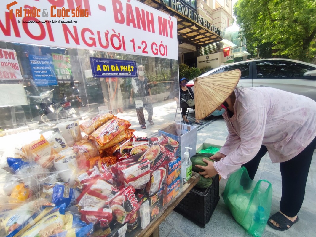 Ha Noi: Xuat hien “cho 0 dong” khap noi ho tro nguoi ngheo-Hinh-4