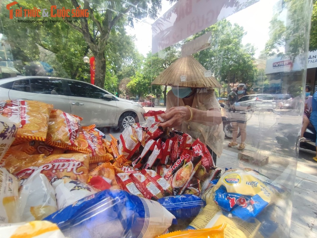 Ha Noi: Xuat hien “cho 0 dong” khap noi ho tro nguoi ngheo-Hinh-6