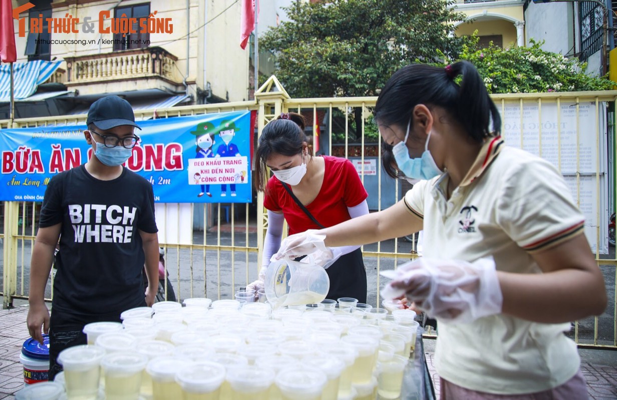 Ha Noi: Xuat hien “cho 0 dong” khap noi ho tro nguoi ngheo-Hinh-9