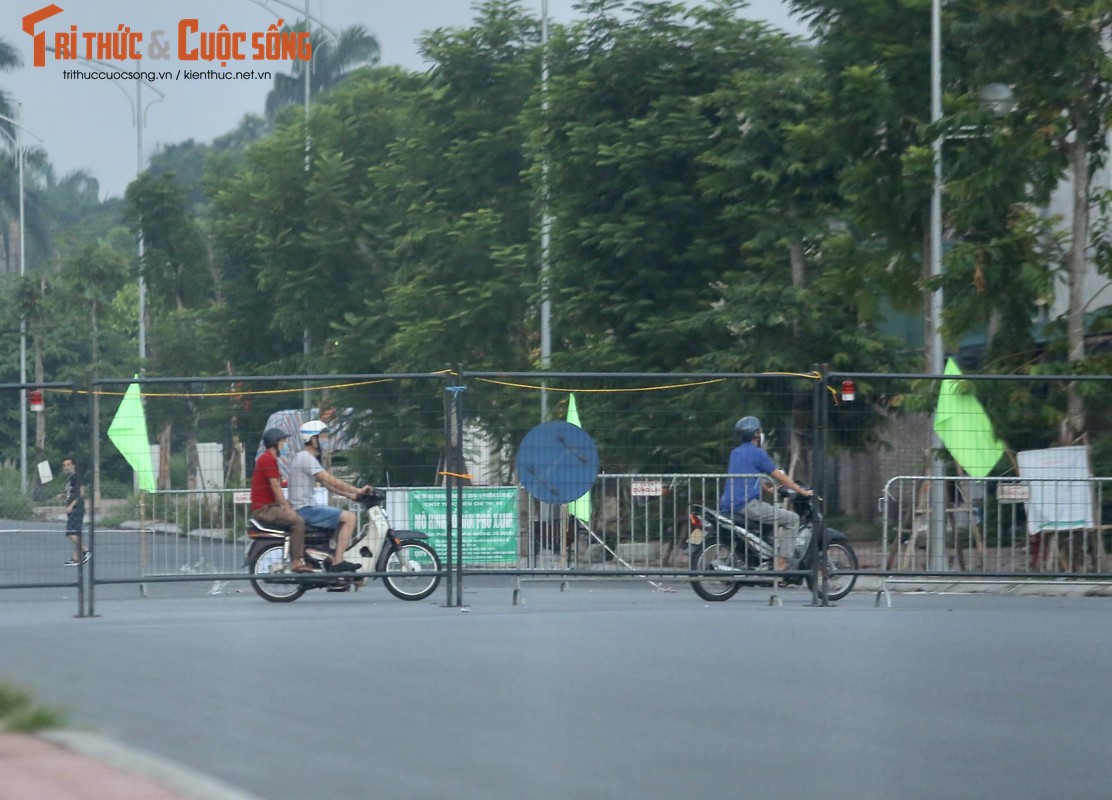 Co Nhue 2: Nguoi dan vuot rao, thong chot di cho... 