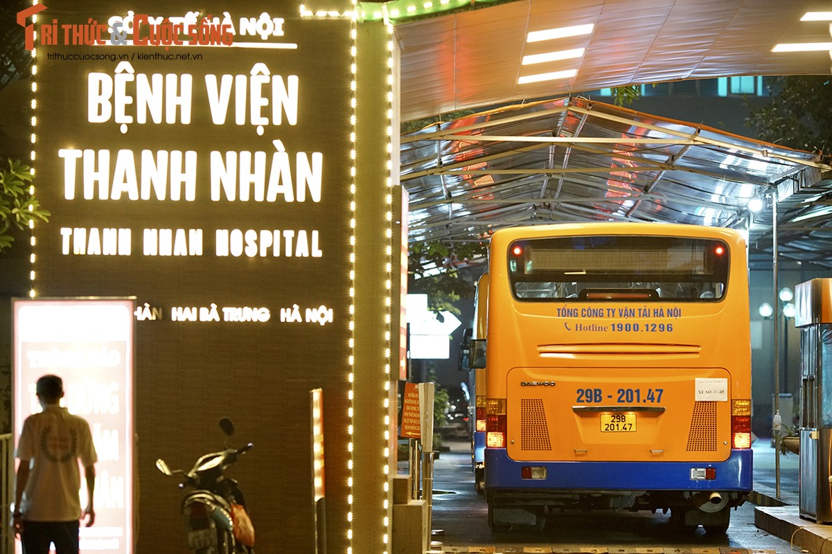 Than toc van chuyen hang tram nguoi tu “o dich” BV Viet Duc ve BV Thanh Nhan-Hinh-12