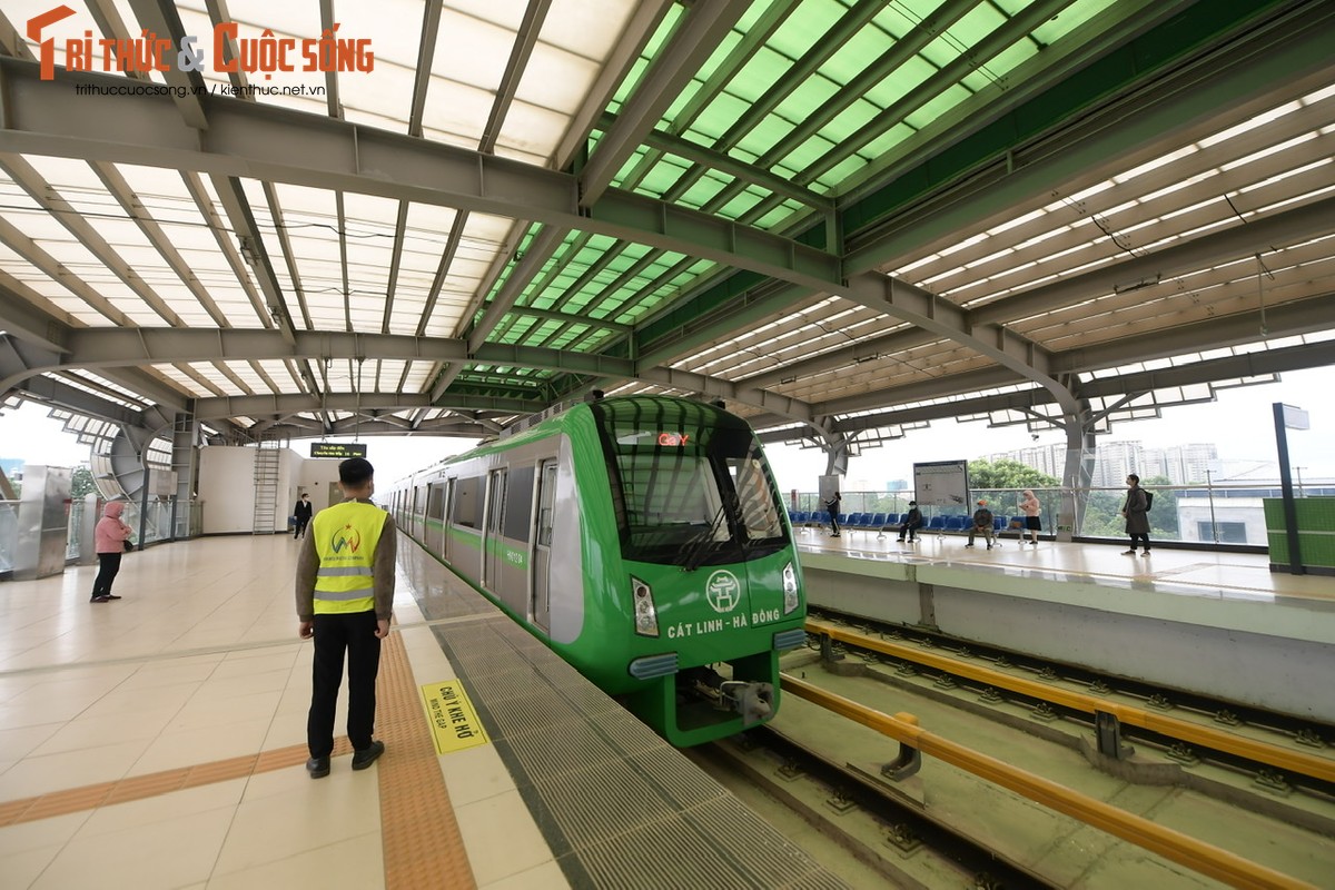 Ha Noi: Tau duong sat Cat Linh - Ha Dong vang ve ngay dau tuan-Hinh-10