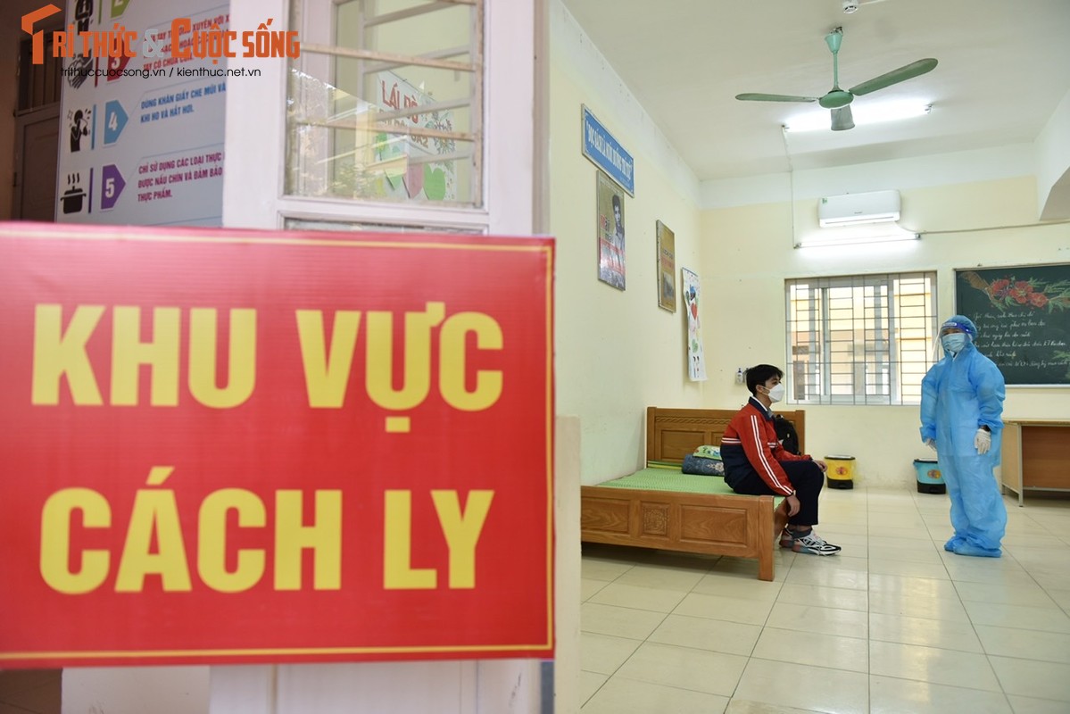 Ha Noi: Hoc sinh 17 huyen quay lai truong sau thoi gian dai hoc online-Hinh-6