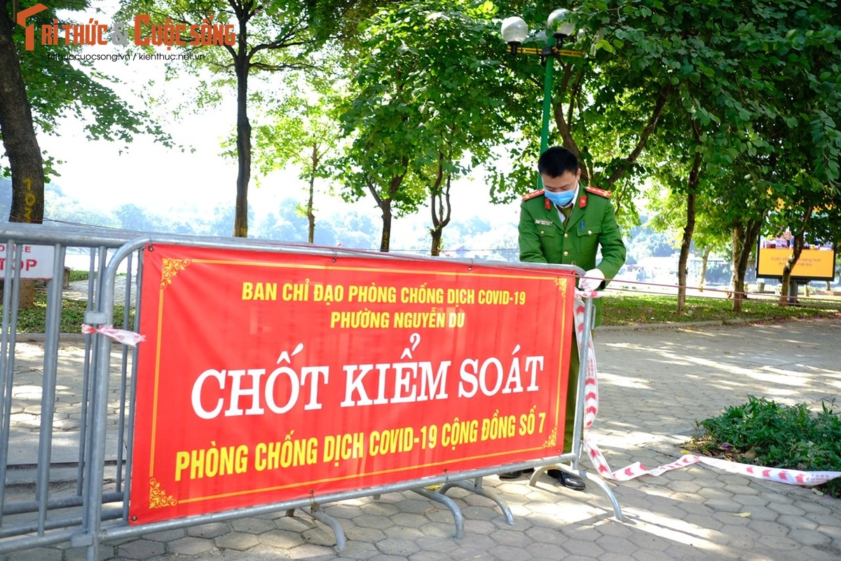 Ha Noi: Cong vien, vuon hoa lai chang day san sang chong dich-Hinh-3