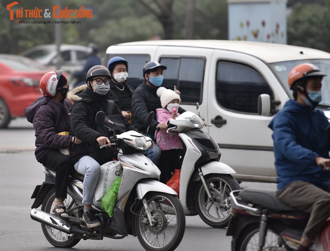 Vat va canh tre em “theo chan” bo me quay lai Ha Noi sau nghi Tet-Hinh-9