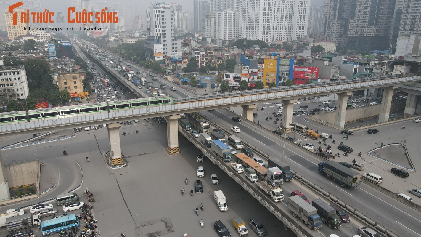 Xe tai lat ngang duong khien Vanh dai 3 tren cao ket cung-Hinh-11