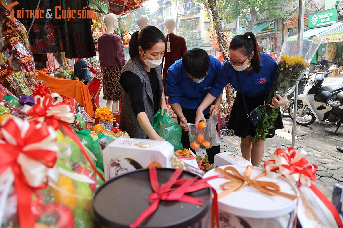 Ha Noi: F0 cach ly tai nha van duoc “tha” ca chep