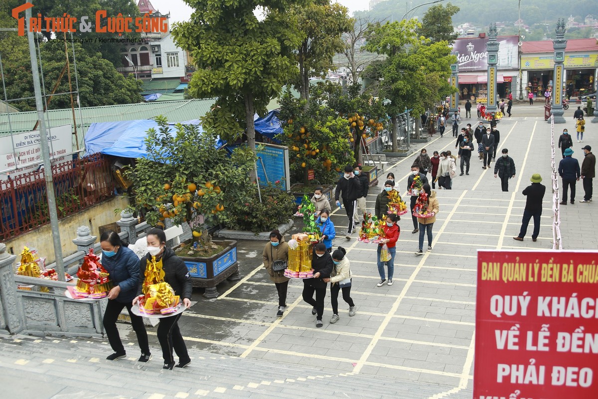 Nguoi dan di le, den Ba Chua Kho don nghin khach moi ngay-Hinh-10