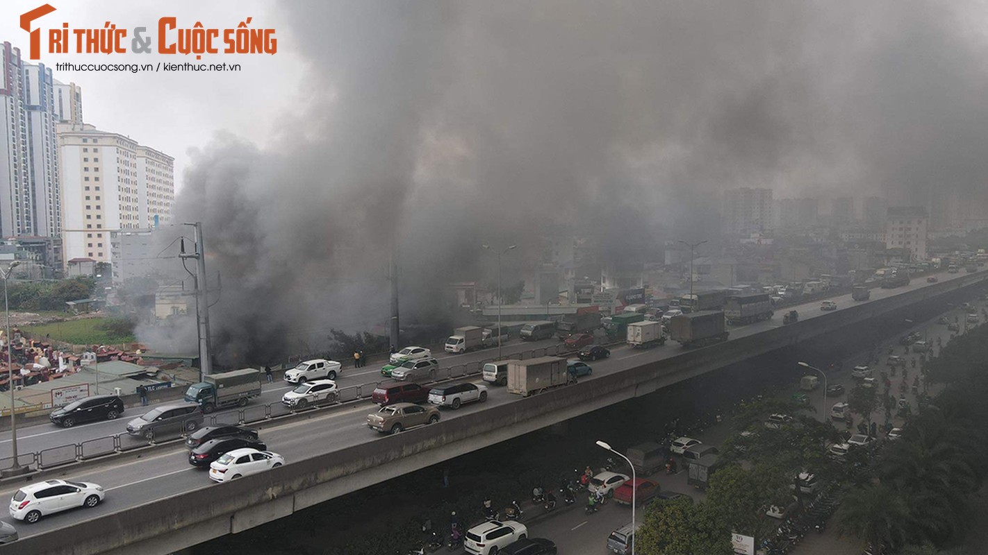 Ha Noi: Chay lon khu nha tam, duong Nguyen Xien un tac keo dai-Hinh-3