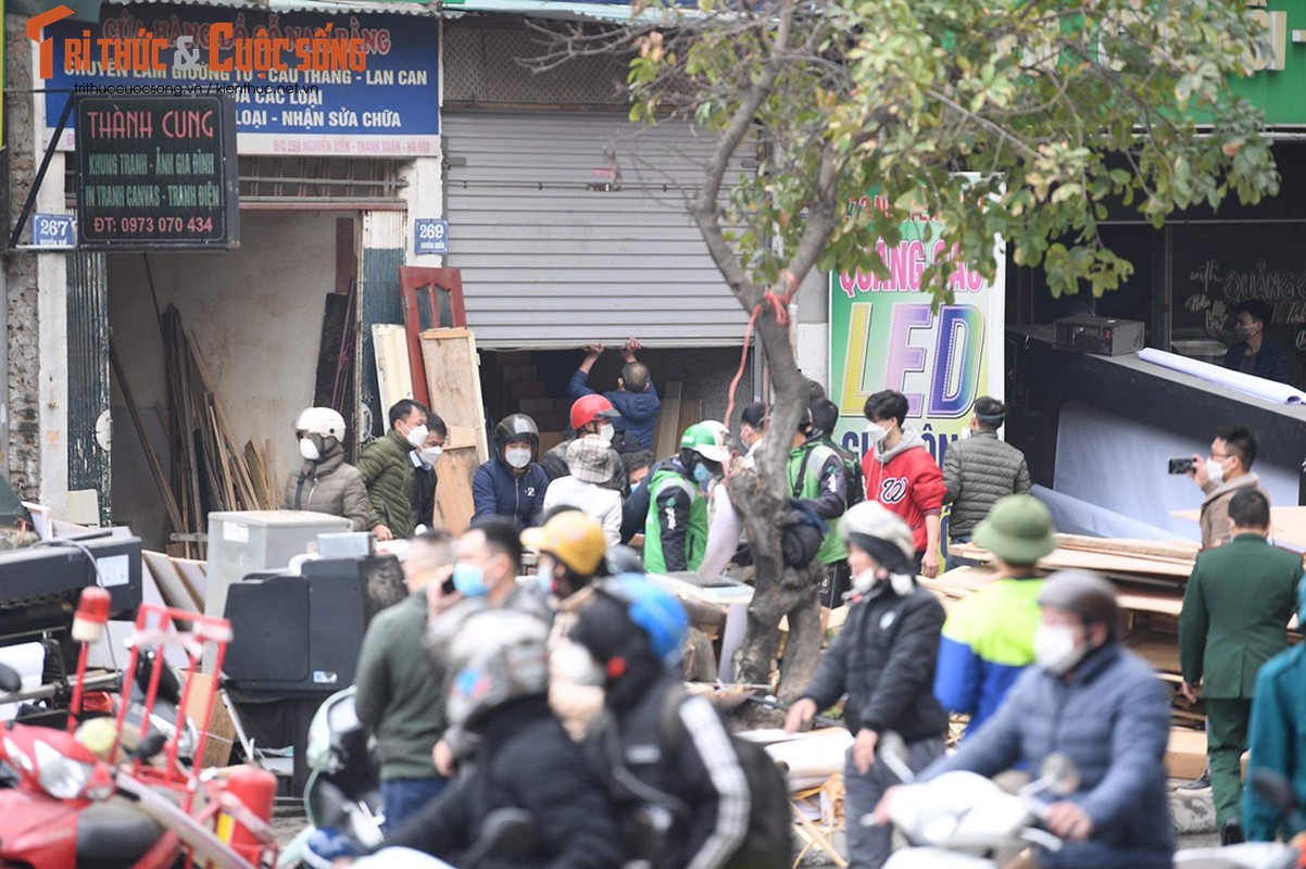 Ha Noi: Chay lon khu nha tam, duong Nguyen Xien un tac keo dai-Hinh-7