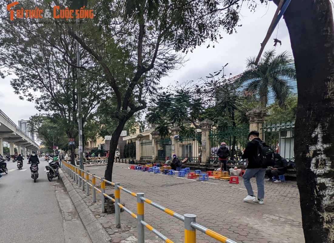 Barie ngan xe may khong “doi” duoc via he cho nguoi di bo-Hinh-10