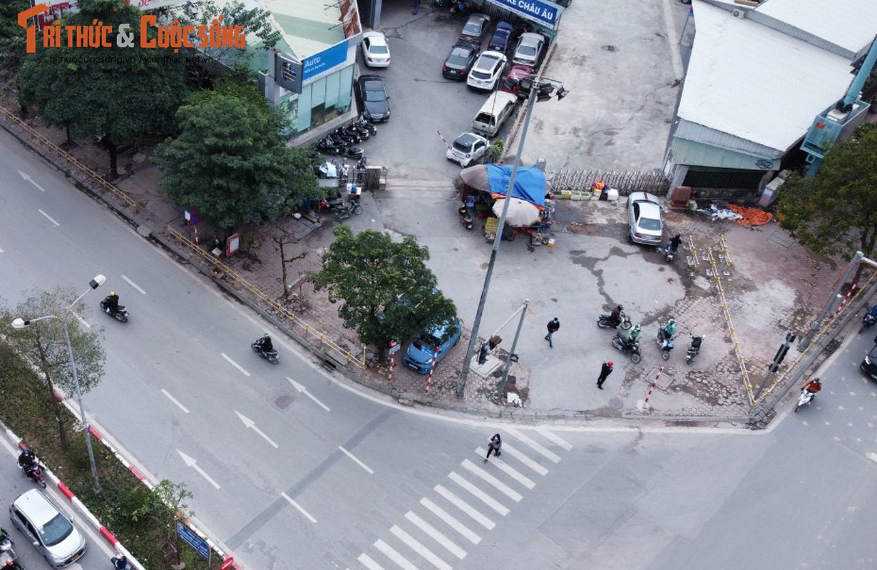 Barie ngan xe may khong “doi” duoc via he cho nguoi di bo-Hinh-4