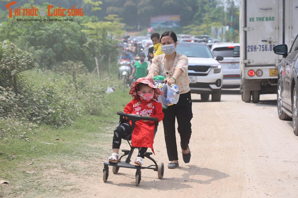 Kinh hoang canh un tac hang gio duong xuong Le hoi Khinh khi cau-Hinh-13