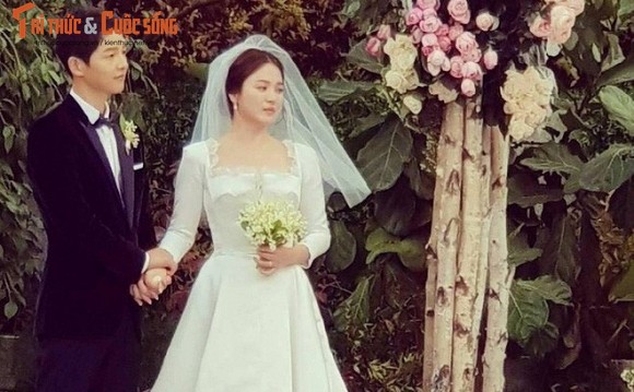 Bà xã Công Phượng chọn váy cưới giản dị khán giả liên tưởng đến Song Hye  Kyo