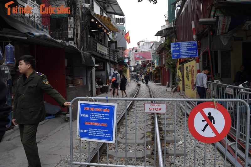 Dan mang noi gi truoc canh du khach bo lenh cam den voi cafe duong tau?-Hinh-3