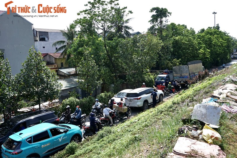 De Yen Nghia sut lun, da dung 100m rao chan-Hinh-13