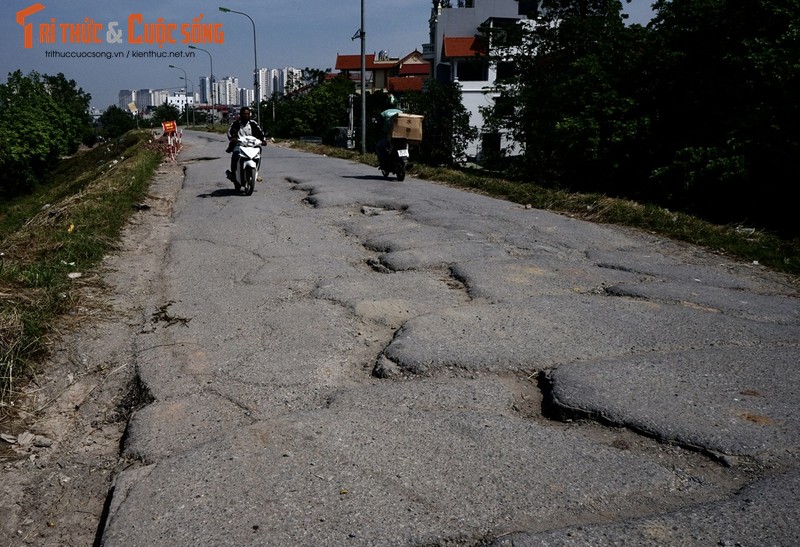 De Yen Nghia sut lun, da dung 100m rao chan