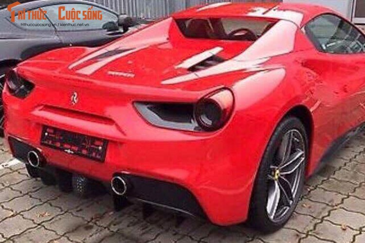 Sieu xe Ferrari 488 Spider cap ben Viet Nam dau nam 2017-Hinh-9