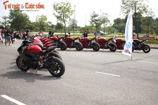 Dan sieu moto Ducati Panigale “khoe dang” tai Ha Noi-Hinh-12