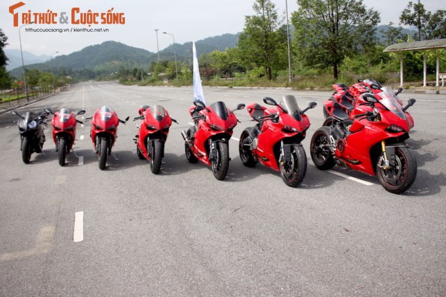 Dan sieu moto Ducati Panigale “khoe dang” tai Ha Noi-Hinh-2