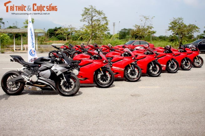 Dan sieu moto Ducati Panigale “khoe dang” tai Ha Noi-Hinh-6