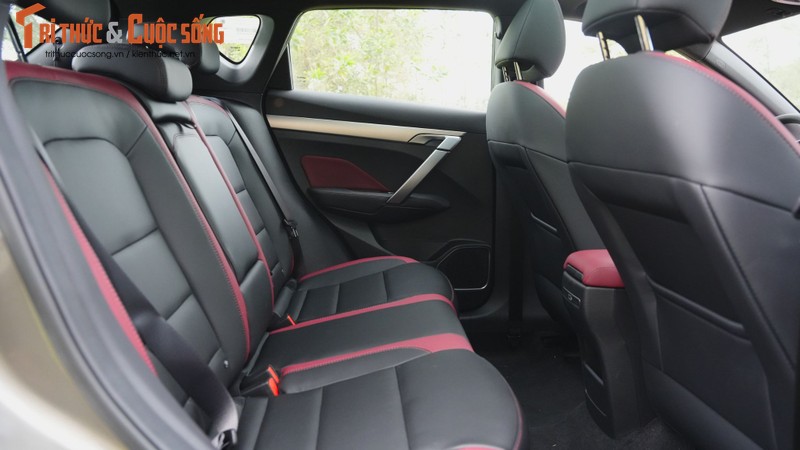 Geely Coolray - Kẻ thay đổi cuộc chơi phân khúc gầm cao cỡ nhỏ? - Hình 6 Geely Coolray - Ke thay doi cuoc choi phan khuc gam cao co nho?-Hinh-6