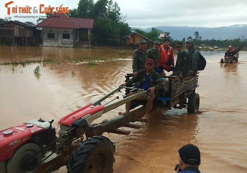 3 ngay sau vu vo dap thuy dien o Lao: Huyen Sanamxay van ngap sau trong bun do