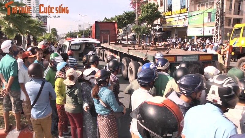 Nguoi phu nu 50 tuoi bi xe dau keo cuon vao gam tu vong-Hinh-2