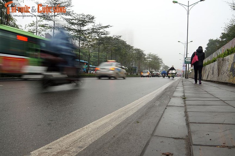 Ha Noi ngap trong suong mu, giao thong di lai kho khan-Hinh-5