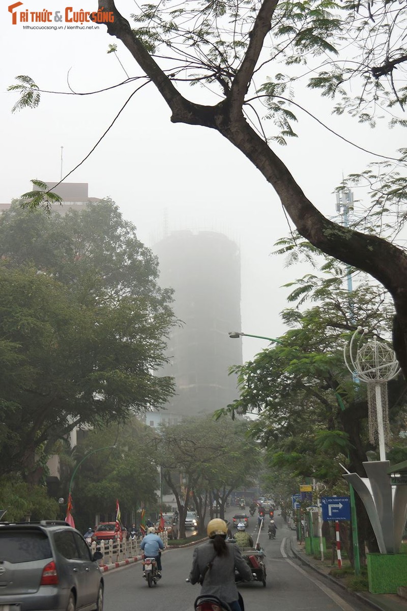 Ha Noi ngap trong suong mu, giao thong di lai kho khan-Hinh-9