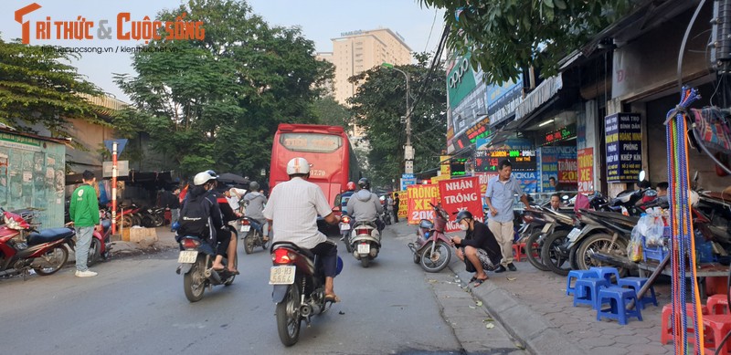 Hoang hon nhung ”qua bom” chuc cho chay no bua vay ben xe Giap Bat