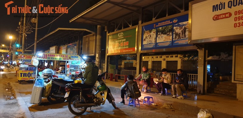 Ha Noi: Nguoi lao dong dot lua chong choi voi ret duoi 10 do C-Hinh-5