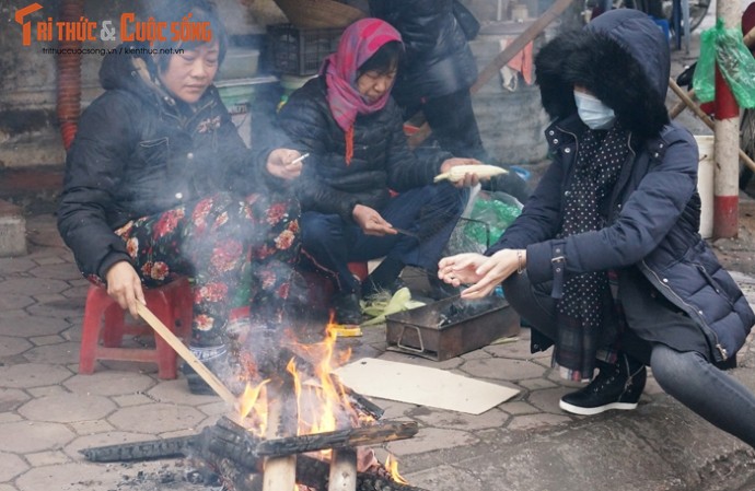 Ha Noi: Nguoi lao dong dot lua chong choi voi ret duoi 10 do C-Hinh-7