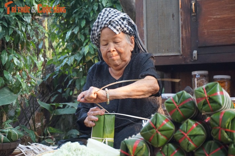 Cu ba hon 30 nam gin giu nghe goi banh tet truyen thong-Hinh-9