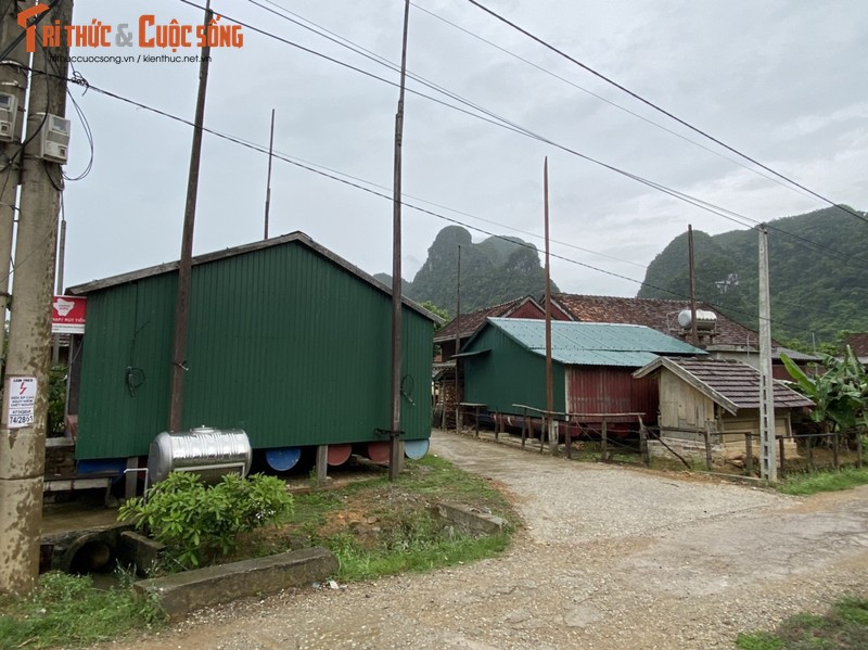 Doc dao nhung ngoi nha phao noi vung “ron lu” Quang Binh-Hinh-3